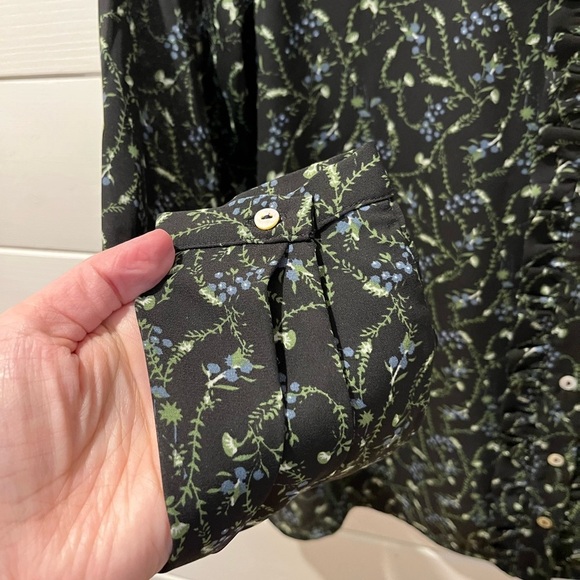 🖤 Black Floral Ruffle Blouse – Simons Exclusive TWIK (Size P/S)🖤 - Picture 8 of 9